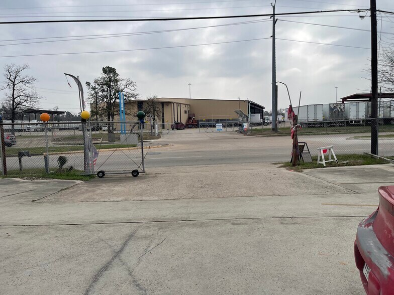 More Photos Of 11727 Wallisville Rd, Houston Auto Dealership For Lease
