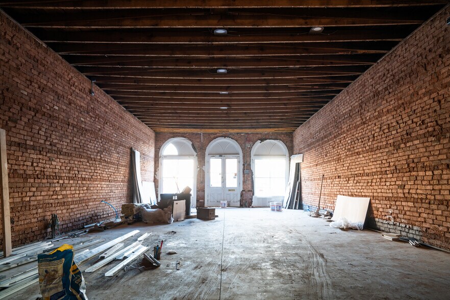 Primary Photo Of 22-24 Main St, Senoia Storefront For Lease