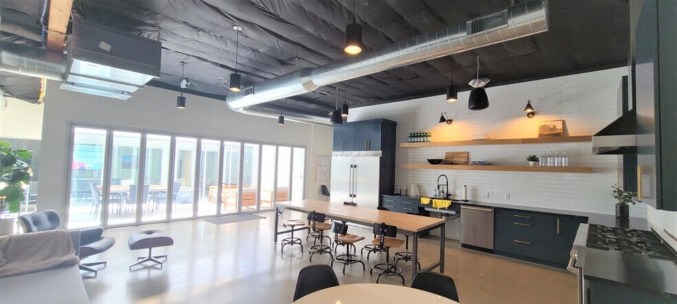 More Photos Of 265 W Crossroads, Salt Lake City Research And Development For Lease