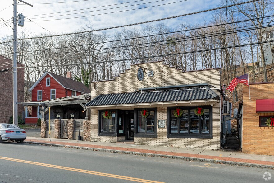 More Photos Of 127 Center St, Shelton Storefront For Sale