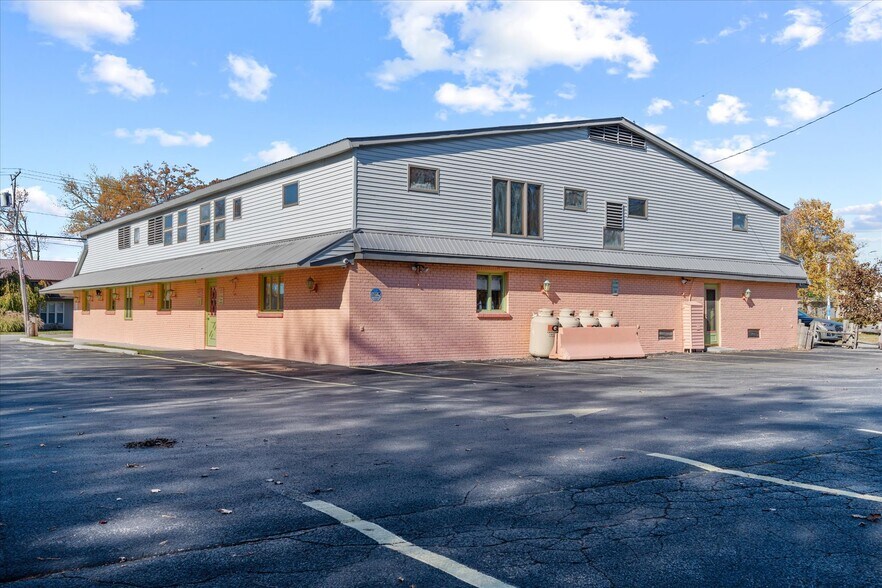 More Photos Of 1424 Main St, Sylvan Beach Restaurant For Sale