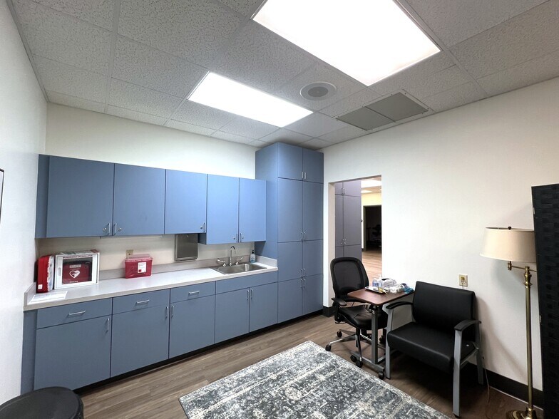 More Photos Of 31 S Lime St, Lancaster Medical For Lease