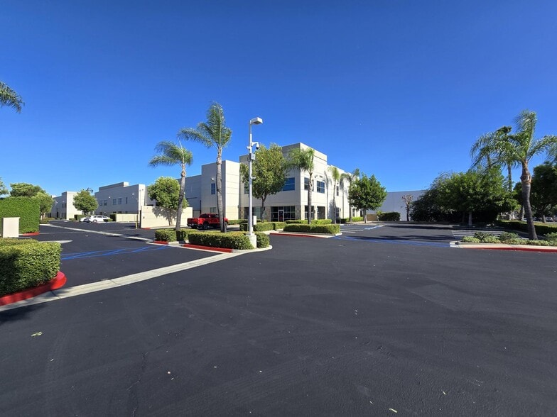More Photos Of 1495 S Campus Ave, Ontario Warehouse For Lease