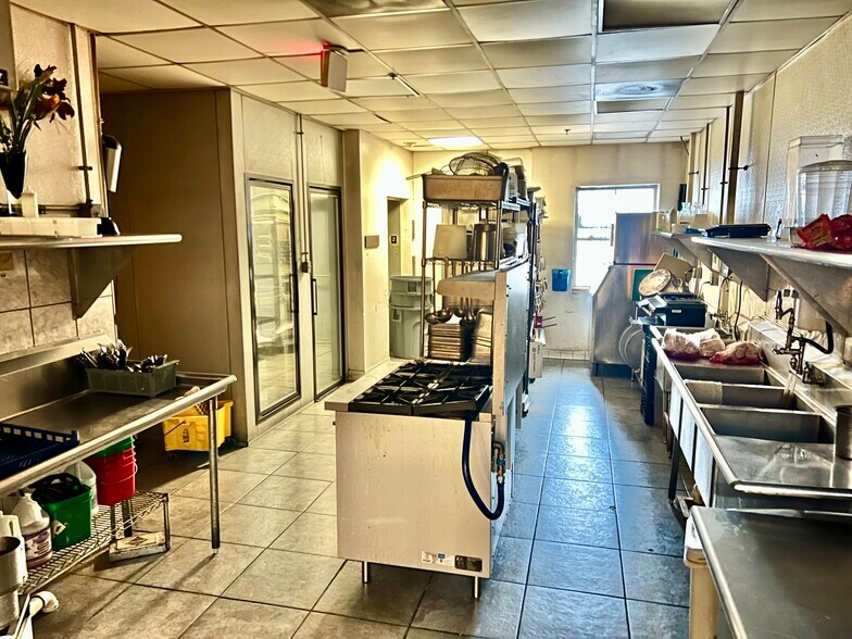 More Photos Of 413 N Charles St, Baltimore Restaurant For Lease