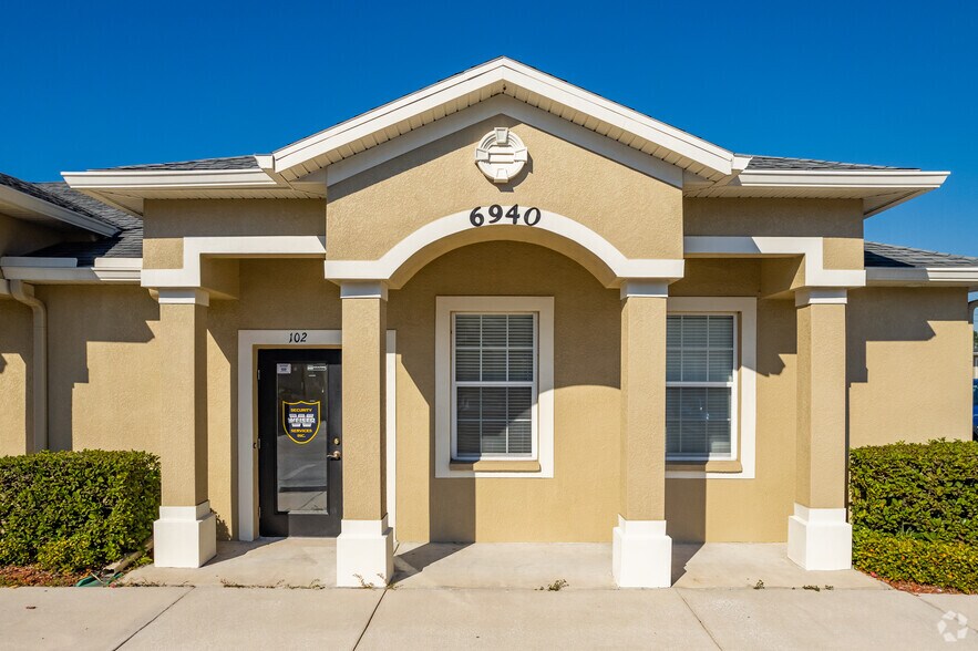 More Photos Of 6940 W Linebaugh Ave, Tampa Medical For Lease