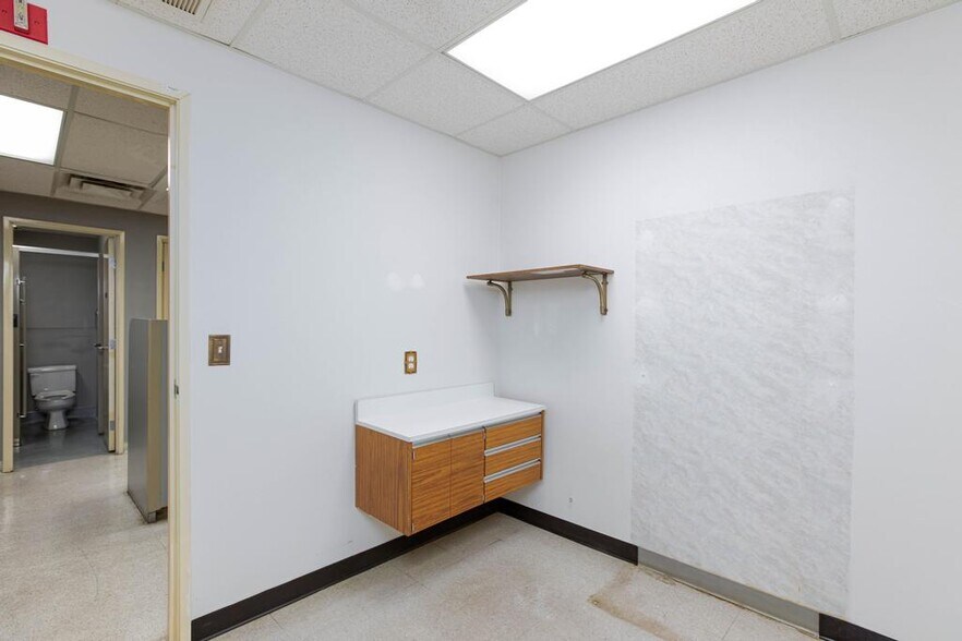 More Photos Of 872 E Sahara Ave, Las Vegas Medical For Lease