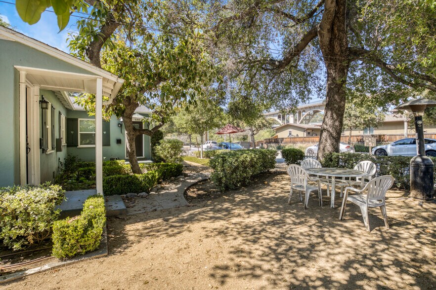 More Photos Of 646 Westminster Dr, Pasadena Multifamily For Sale