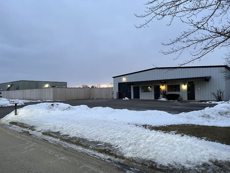 More Photos Of 34 Stonehill Rd, Oswego Warehouse For Lease