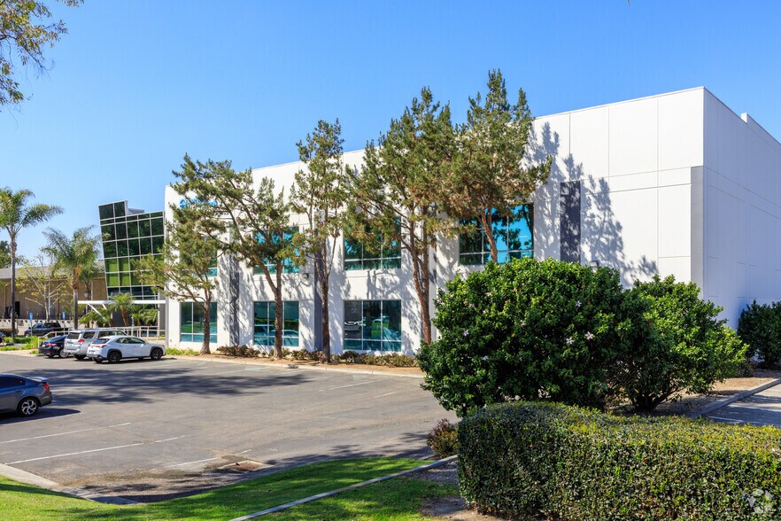 More Photos Of 13101-13111 Moore St, Cerritos Warehouse For Lease