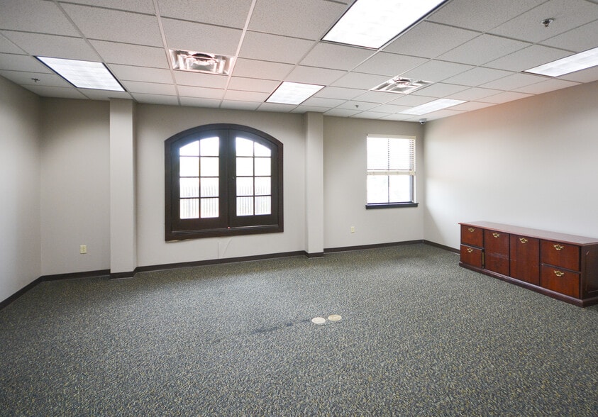 More Photos Of 101 S Bowman Rd, Little Rock Storefront Retail Office For Sale