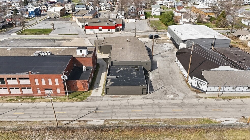 More Photos Of 1650 Cass St, Fort Wayne Warehouse For Lease