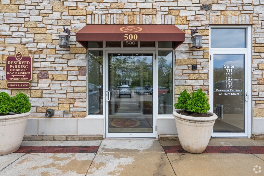 More Photos Of 500 S Third St, Geneva Apartments For Lease