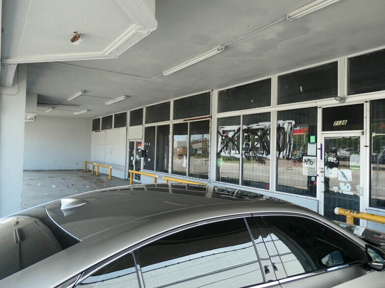 More Photos Of 7126 Lawndale St, Houston Storefront For Sale
