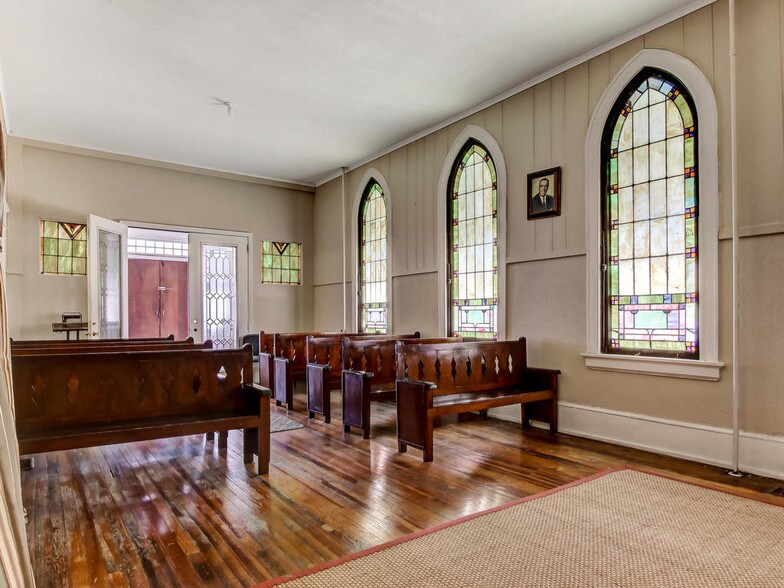 More Photos Of 525 Beaver St, Jacksonville Cemetery Mausoleum For Lease