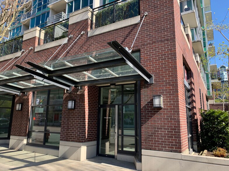 Primary Photo Of 140-142 E Esplanade, North Vancouver Bank For Lease