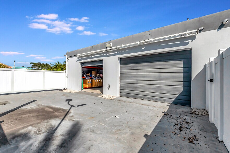 More Photos Of 705 Bond Way, Delray Beach Showroom For Sale