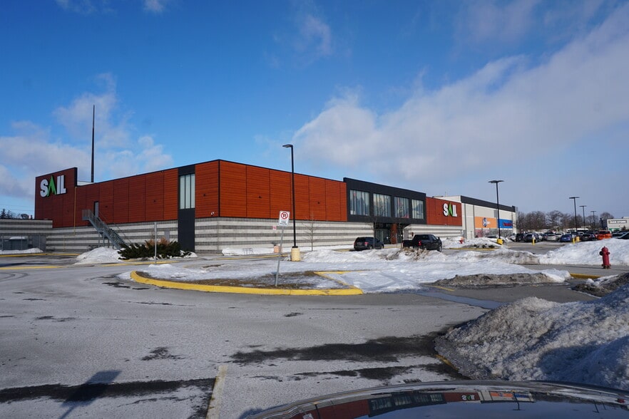 Primary Photo Of 150 Holiday Inn Dr, Cambridge General Retail For Sale