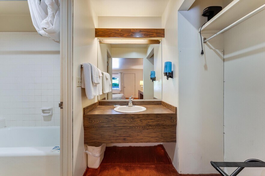 More Photos Of 485 S 100 W, Milford Hotel For Sale