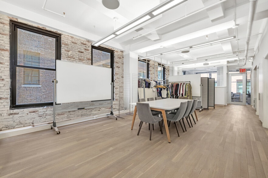 More Photos Of 35 W 36th St, New York Loft Creative Space For Sale