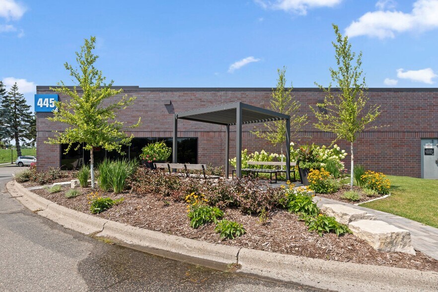 More Photos Of 425 Etna St, Saint Paul Light Manufacturing For Lease