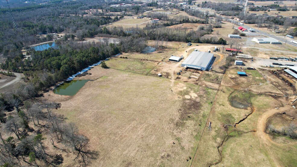 More Photos Of 99 Stacks Dr, Damascus Horse Stables For Sale
