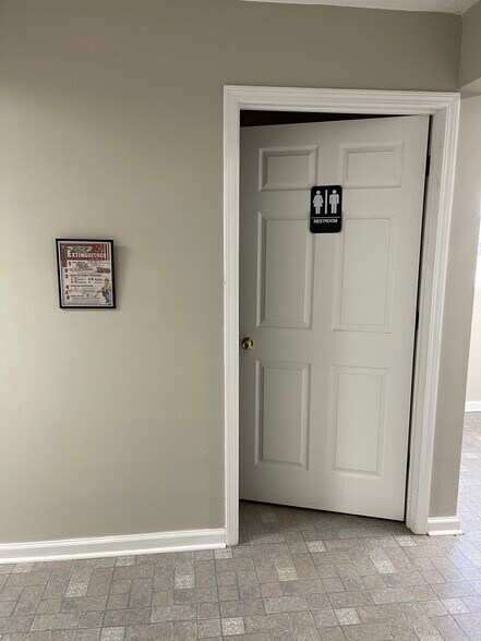 More Photos Of 640 Industrial Rd, Savannah Light Distribution For Lease