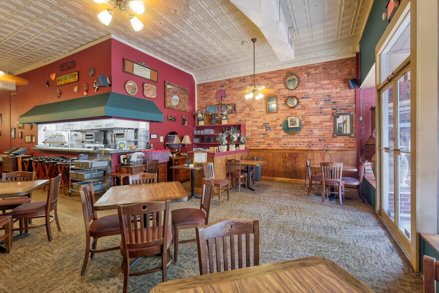 More Photos Of 110-112 Trinity St, Abbeville Storefront For Sale