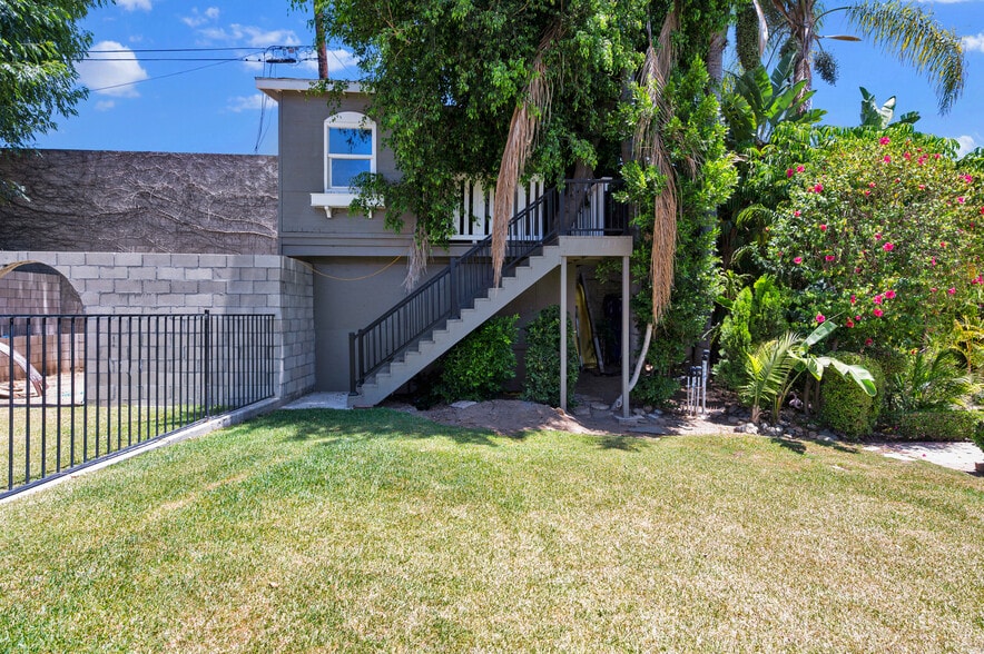 More Photos Of 801 W Whittier Blvd, La Habra Storefront Retail Residential For Sale