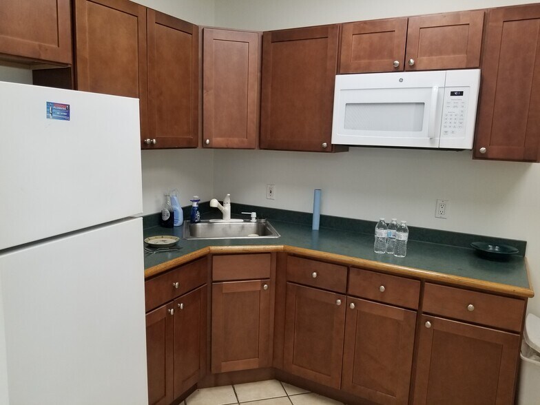 More Photos Of 145 Rockledge Ave, Jenkintown Warehouse For Lease