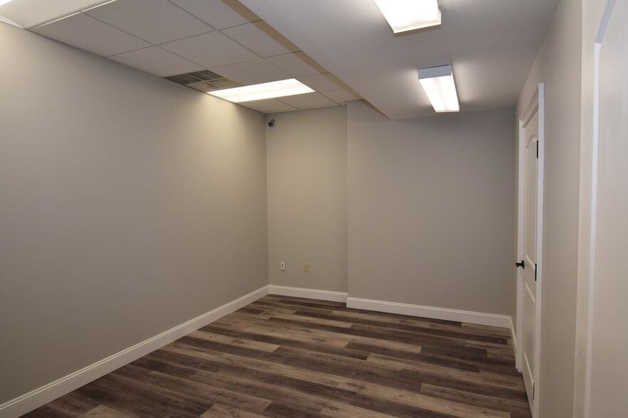 More Photos Of 6128 Brookshire Blvd, Charlotte Light Distribution For Lease