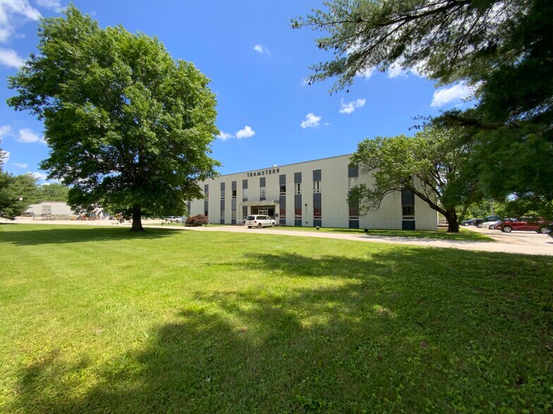 More Photos Of 4501 Emanuel Cleaver II Blvd, Kansas City Office Residential For Sale