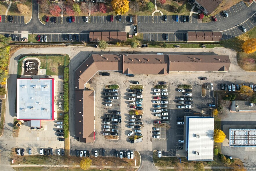 Primary Photo Of 1046-1070 Lake St, Roselle Auto Repair For Sale