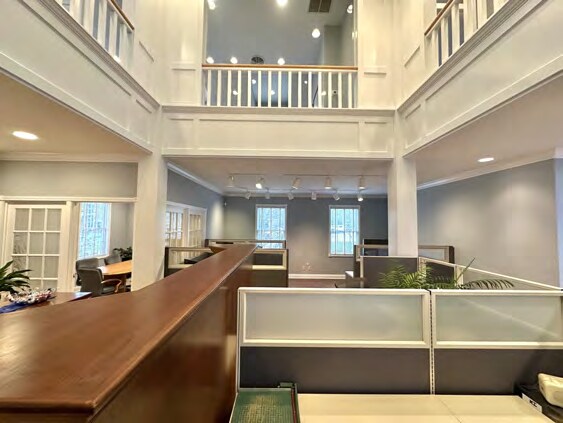 More Photos Of 214 Aberdeen Dr, Valparaiso Office For Sale