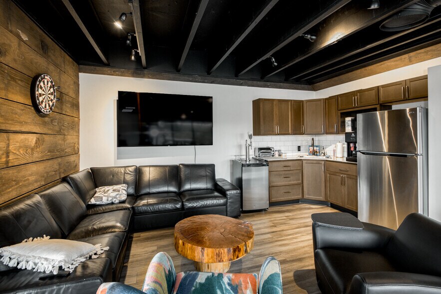 More Photos Of 12290 SW Main St, Portland Office For Sale