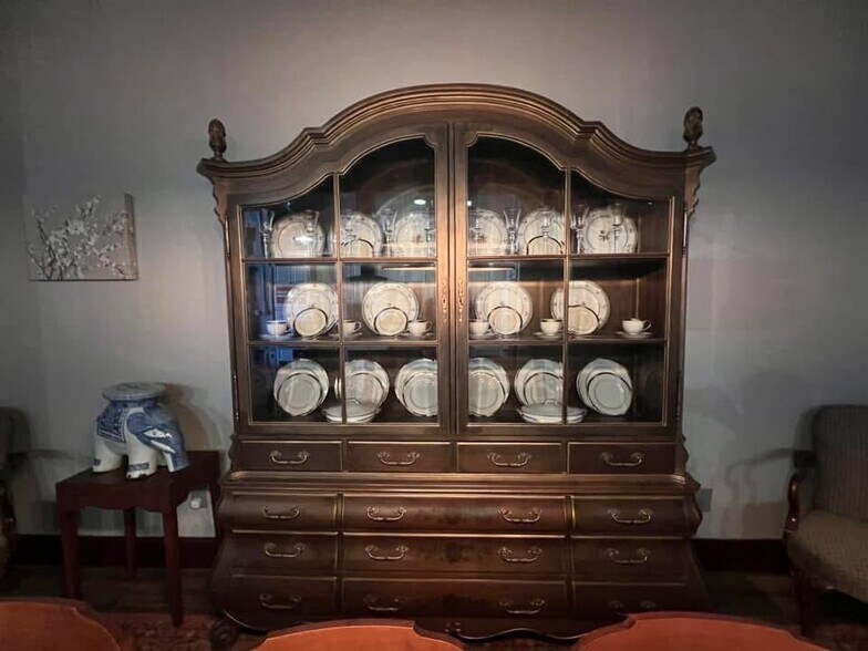 More Photos Of 119 E 5th St, Bonham Restaurant For Sale