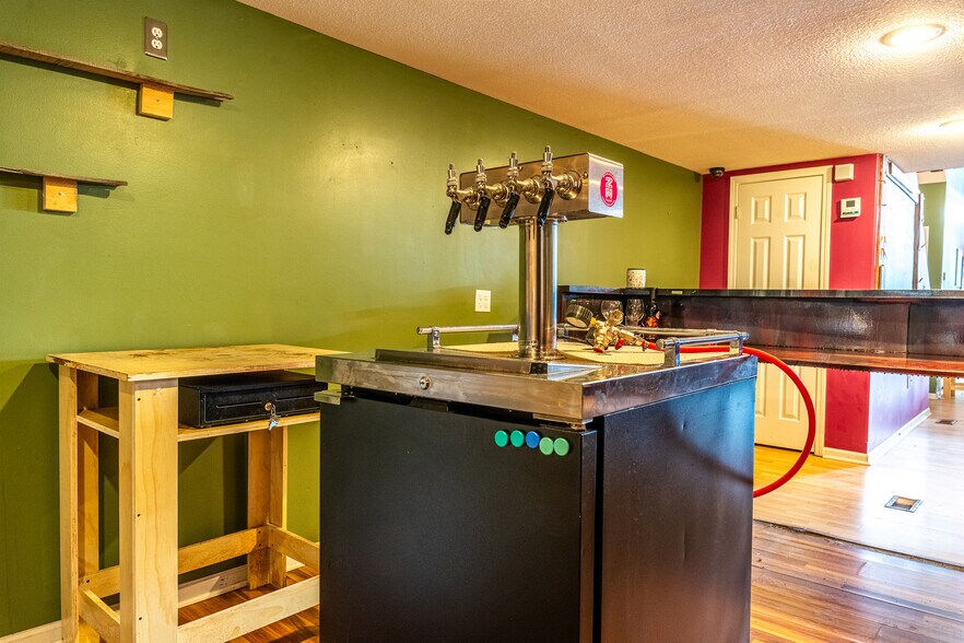 More Photos Of 620 Cherokee St, Leavenworth Storefront Retail Office For Sale