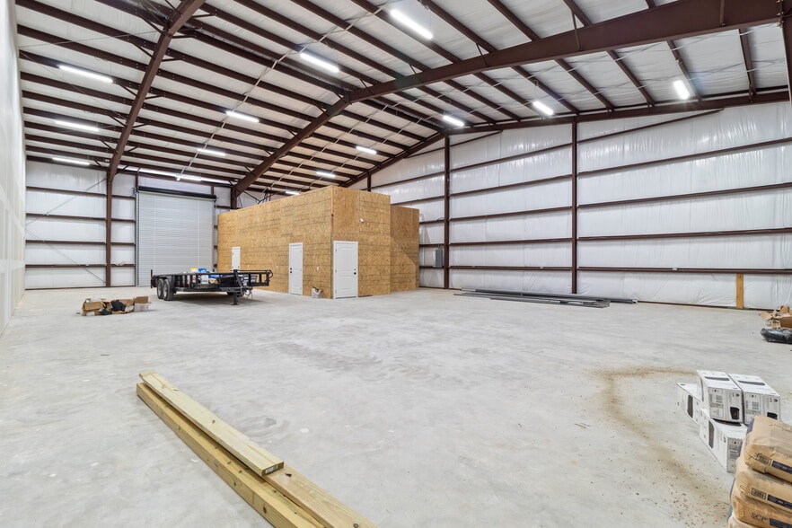 More Photos Of 4133 Ashley Ln, College Station Warehouse For Lease