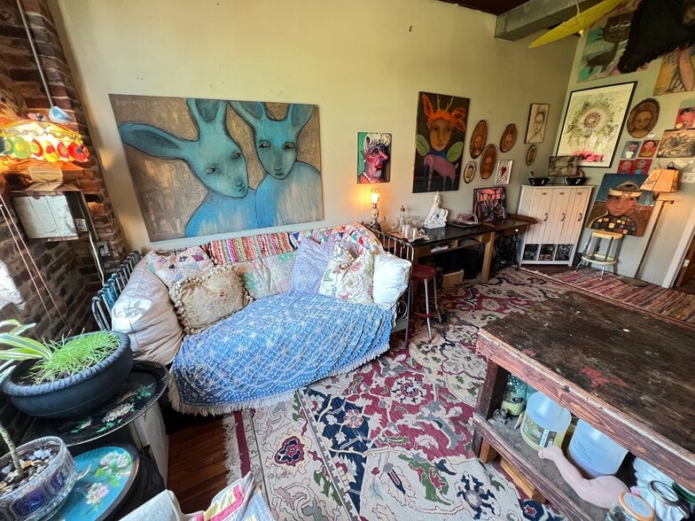 More Photos Of 1438-1442 Light St, Baltimore Showroom For Sale