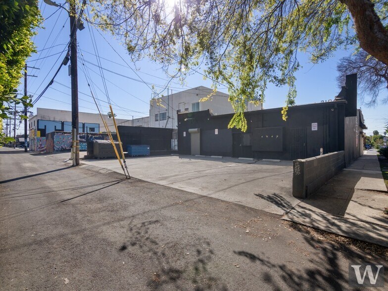 More Photos Of 7625-7629 Melrose Ave, Los Angeles Storefront For Lease