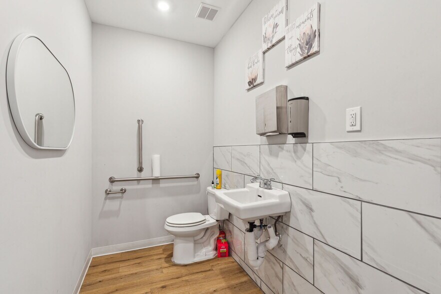 More Photos Of 6713 Ogontz Ave, Philadelphia Office For Sale