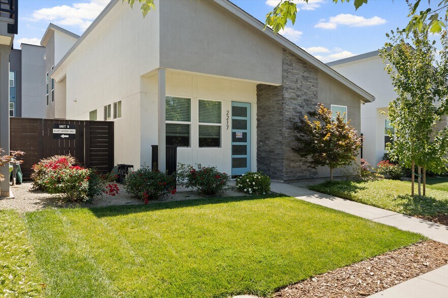 More Photos Of 2217 Tapia Way, Chico Apartments For Sale
