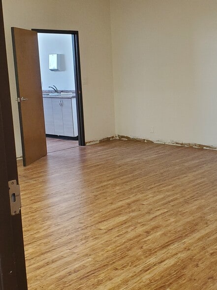 More Photos Of 90 Great Oaks Blvd, San Jose Research And Development For Lease
