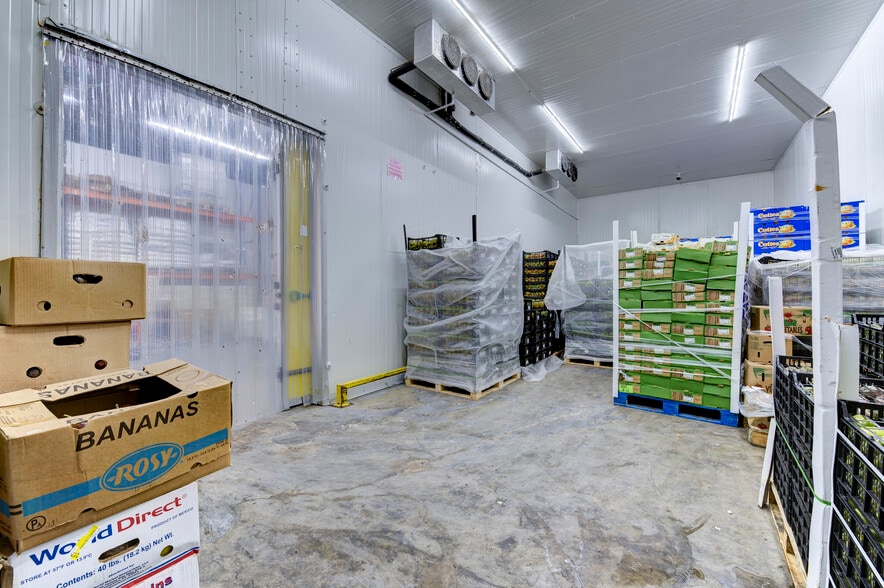 More Photos Of 7414 Domino Ln, Houston Light Distribution For Sale