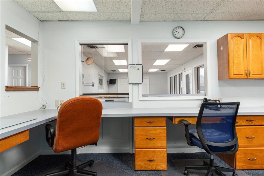 More Photos Of 10623 Crestwood Dr, Manassas Office For Sale