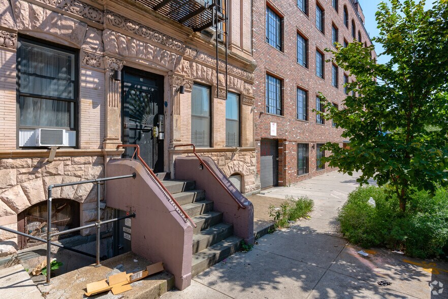 More Photos Of 29 Brooklyn Ave, Brooklyn Apartments For Sale