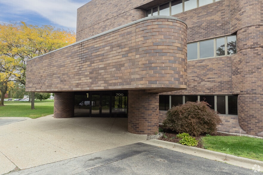 More Photos Of 700 & 734 S Waverly Rd, Holland Office For Sale