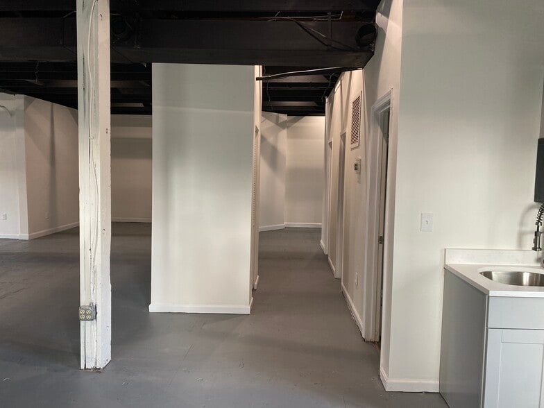 More Photos Of 3014-3016 Colvin St, Alexandria Flex For Sale