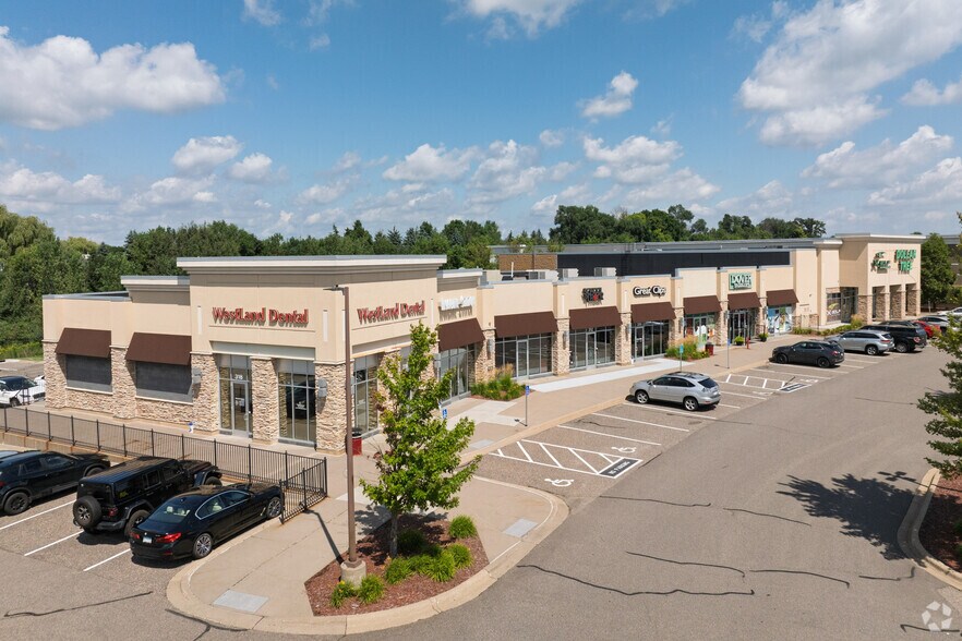 Primary Photo Of 302-318 Clydesdale Trl, Medina General Retail For Sale