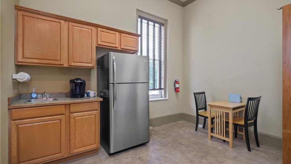 More Photos Of 35 N Main St, Jasper Loft Creative Space For Lease