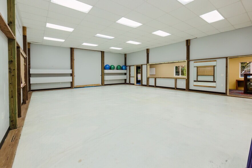 More Photos Of 4560 SE Mile Hill Dr, Port Orchard Freestanding For Sale